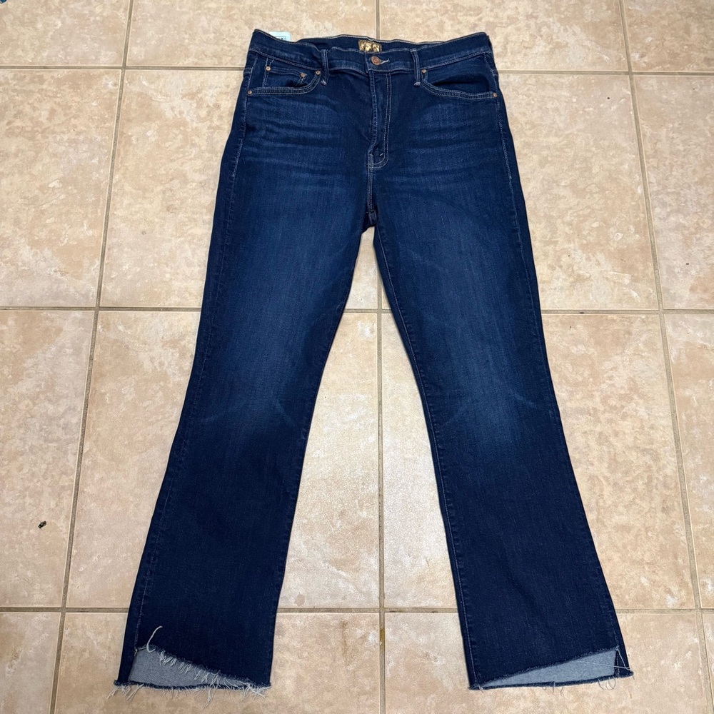MOTHER insider crop step fray 
Size 31 
Inseam 26